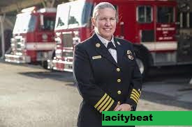 Dewan Kota LA mengkonfirmasi Kristin Crowley, kepala wanita pertama Departemen Pemadam Kebakaran LA